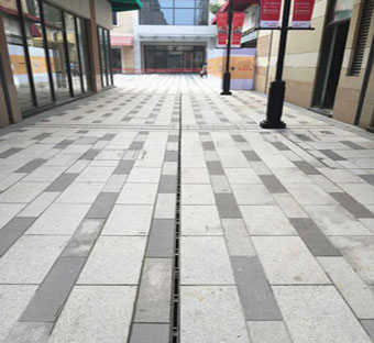 缝隙式线性排水沟案例图